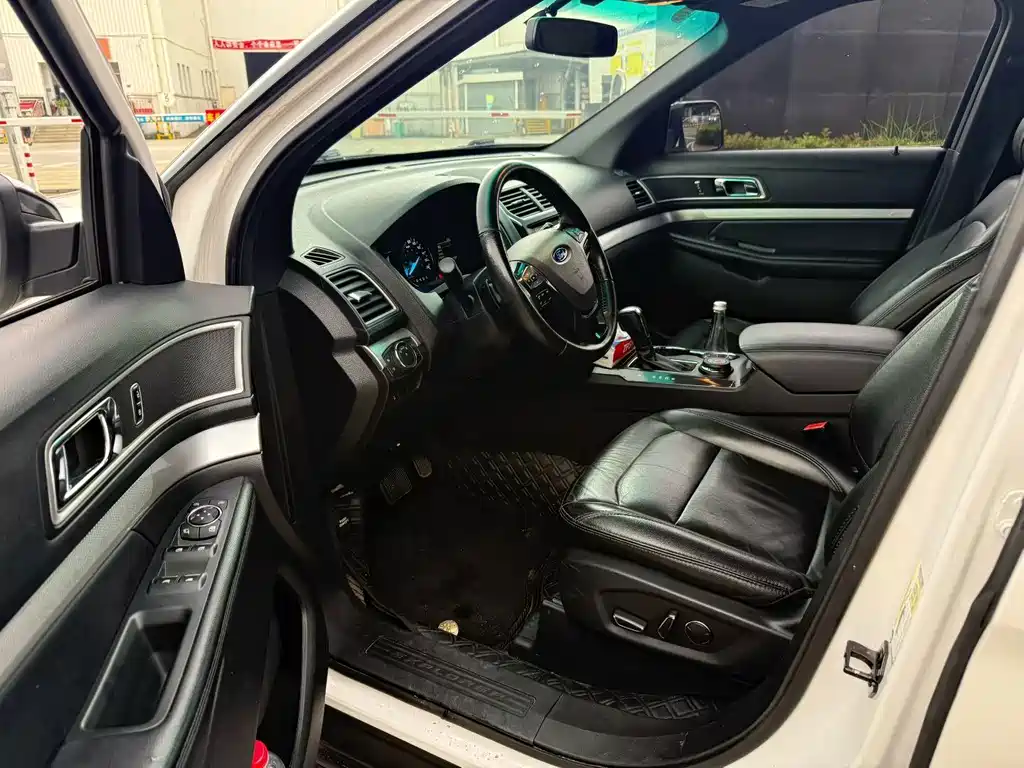 Ford Explorer (Import) — миниатюра 6