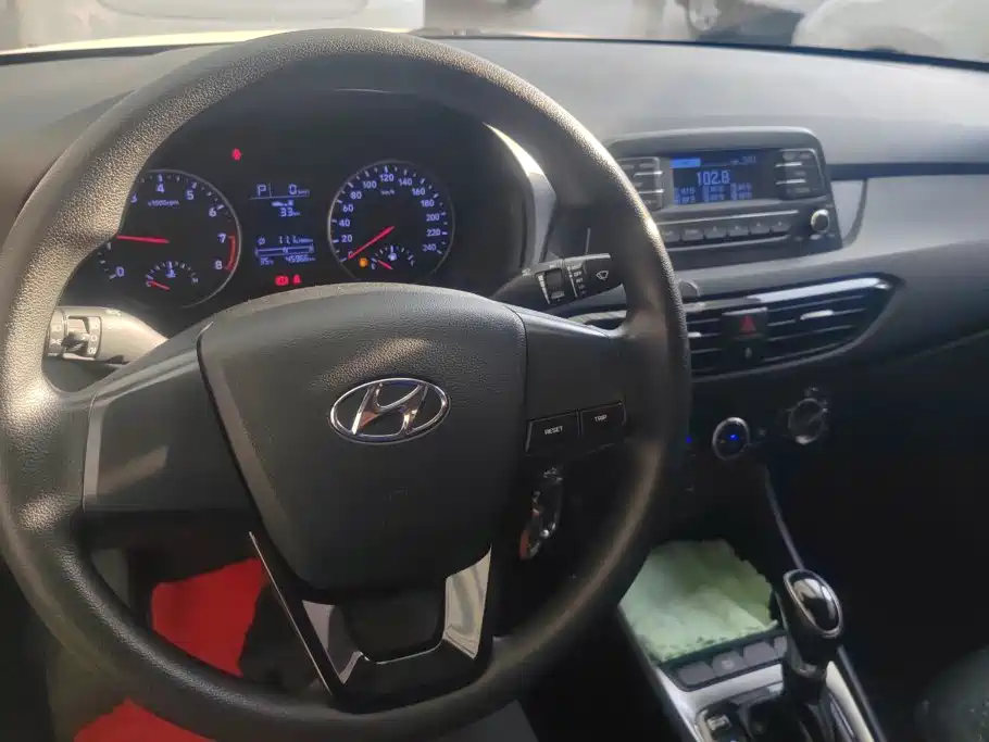 Hyundai Elantra — миниатюра 12