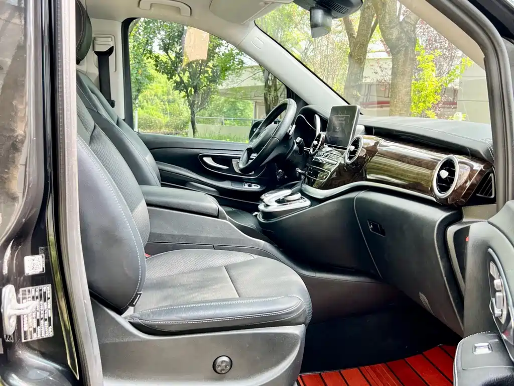 Mercedes-Benz V-Class — миниатюра 7