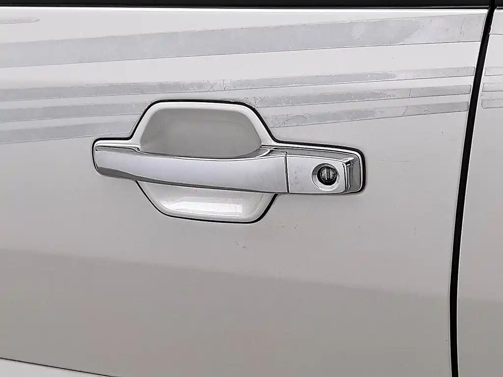 Mitsubishi Pajero (Import) — миниатюра 17