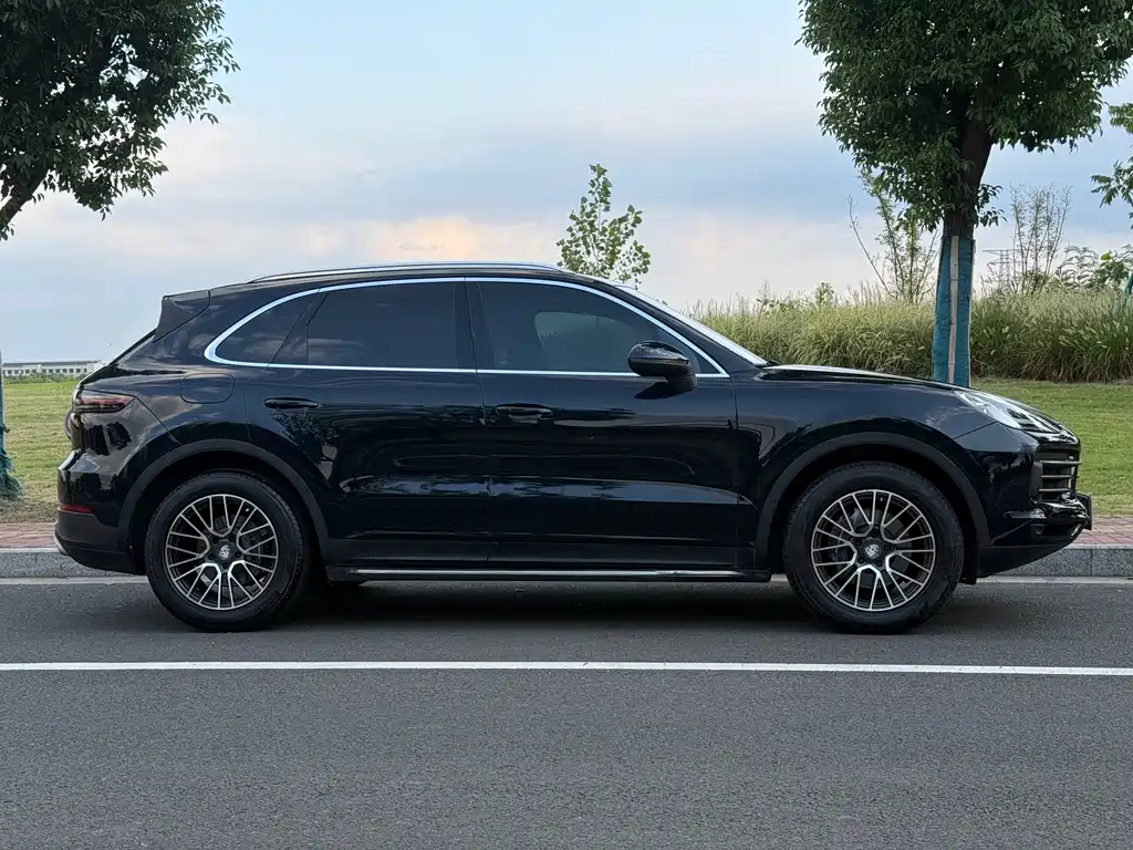 Porsche Cayenne — миниатюра 4