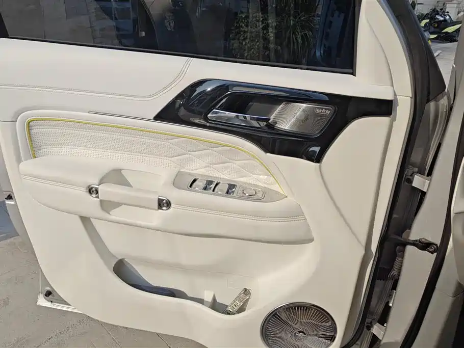 TANK CO CREATION TANK 300