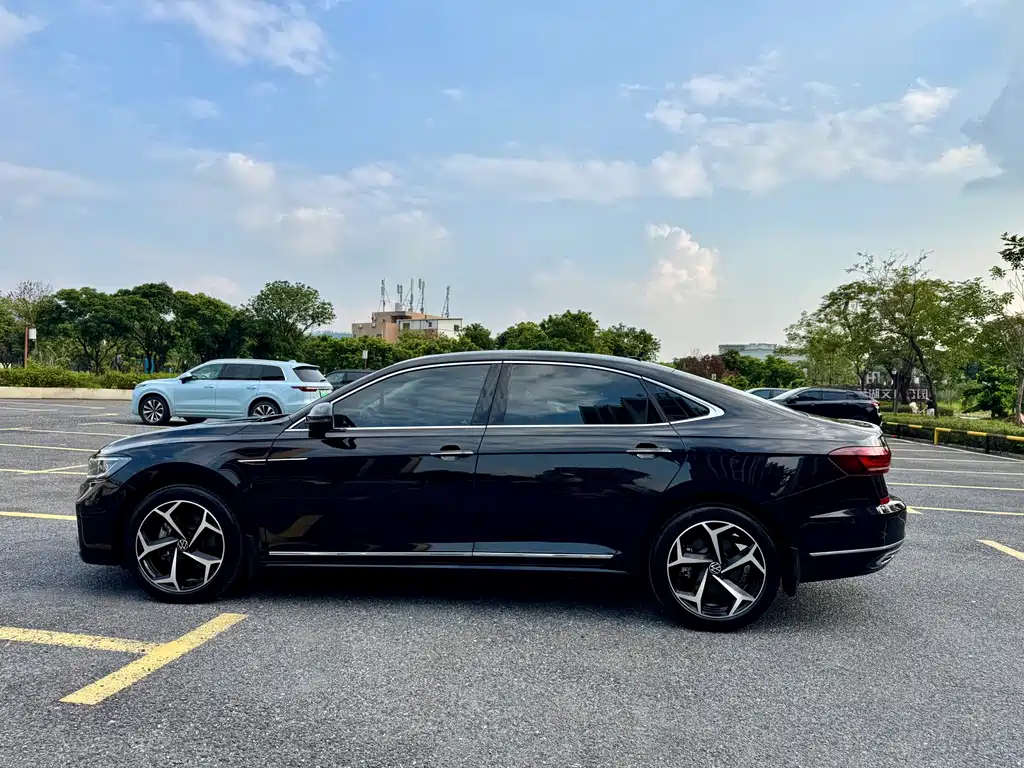Volkswagen Passat — миниатюра 11