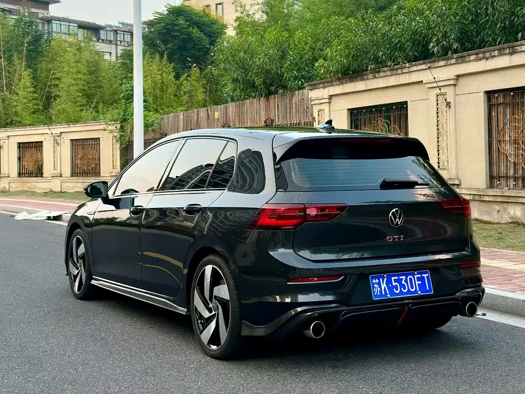 VOLKSWAGEN GOLF GTI