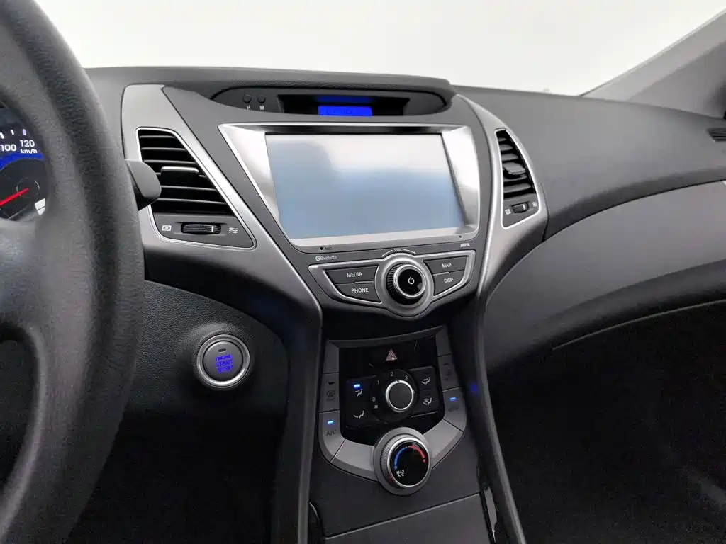 Hyundai Elantra Langdong — миниатюра 12