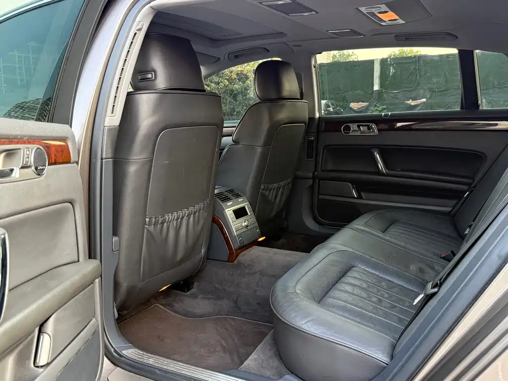 Volkswagen Phaeton — миниатюра 9