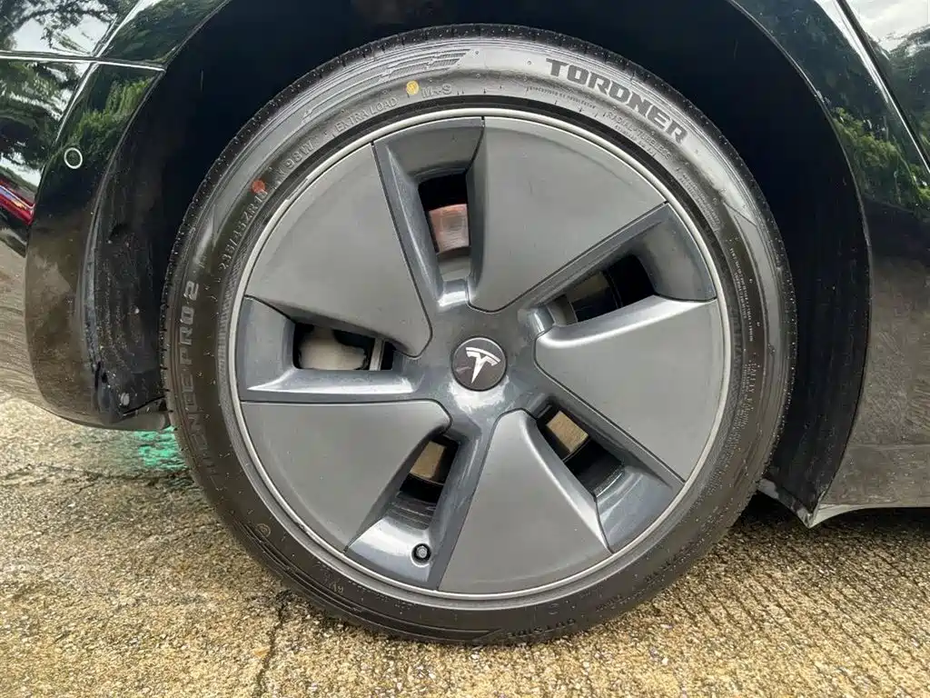 Tesla Model 3 — миниатюра 8