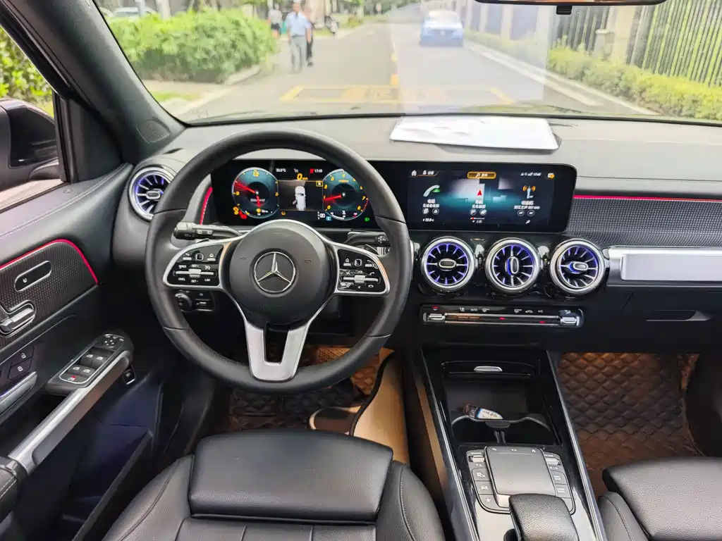 Mercedes-Benz GLB — миниатюра 8