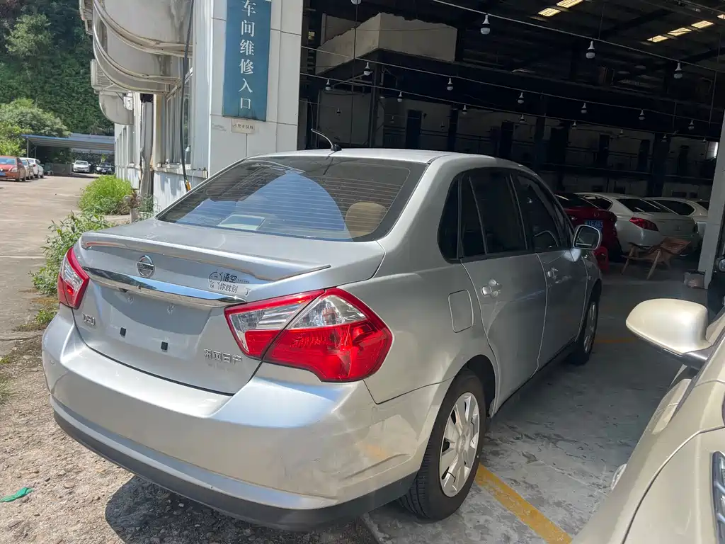Venucia D50 2013 1.6L MT Fashion