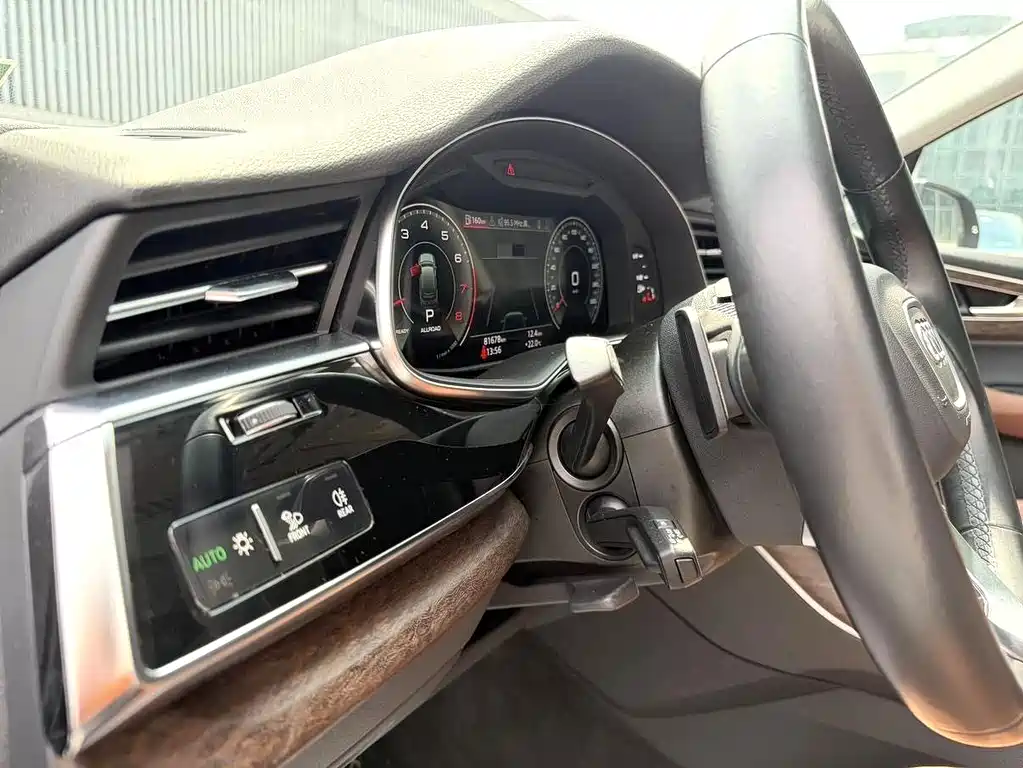 Audi Q7 — миниатюра 6