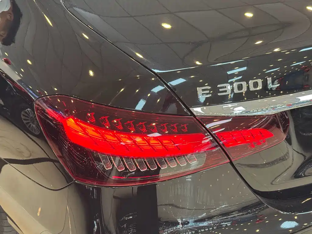 Mercedes-Benz E-Class — миниатюра 13