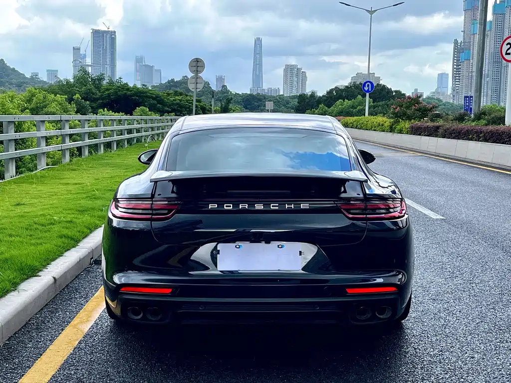 PORSCHE PANAMERA