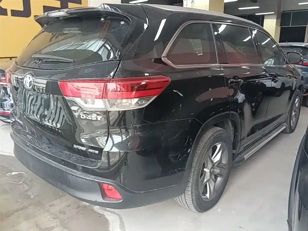 Toyota Highlander 2018 2.0T Luxury 7 мест V