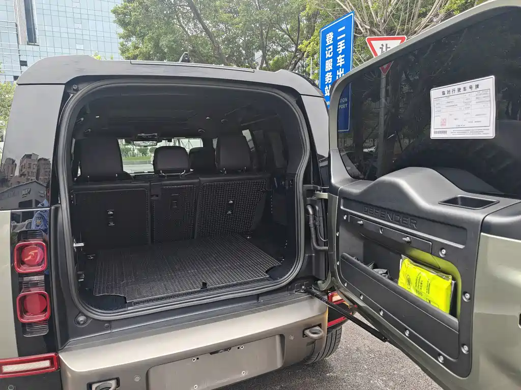 Land Rover Defender — миниатюра 10