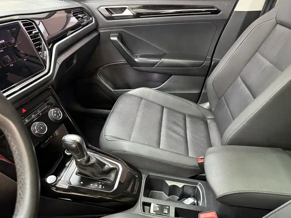 VOLKSWAGEN T ROC EXPLORING SONGS