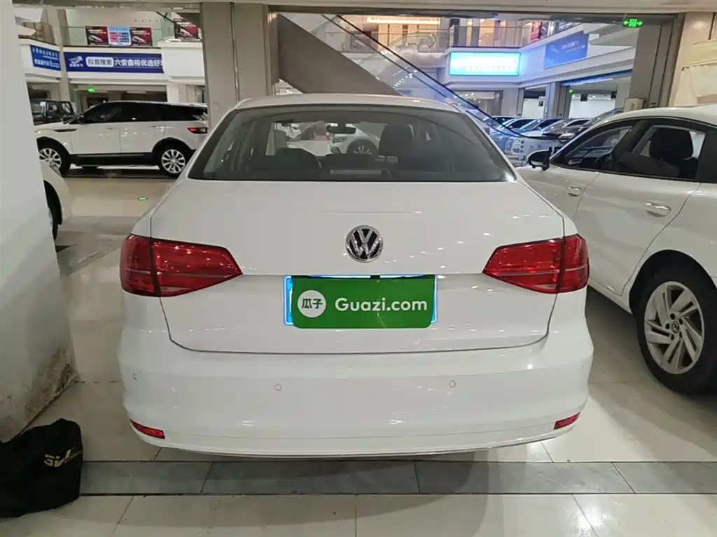 Volkswagen Sagitar 2018 1.6L AT Comfort