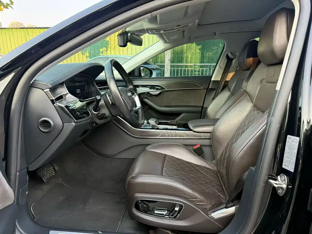 Audi A8 — миниатюра 4
