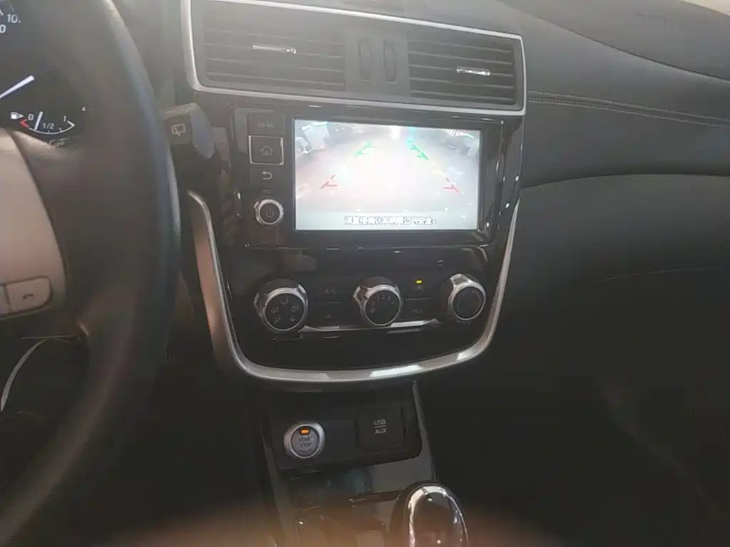 Nissan Tiida — миниатюра 13