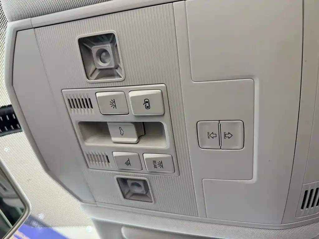 VOLKSWAGEN T ROC EXPLORING SONGS