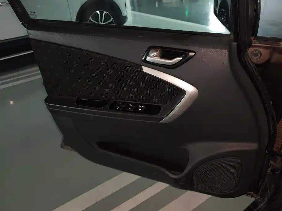 Suzuki Liana A6 — миниатюра 7