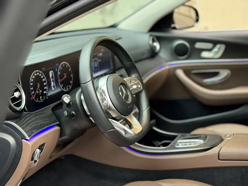 Mercedes-Benz E-Class — миниатюра 12