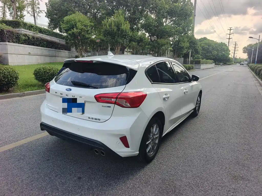 Ford Focus Hatchback EcoBoost 180 Auto Edge Trend Type, фото 4