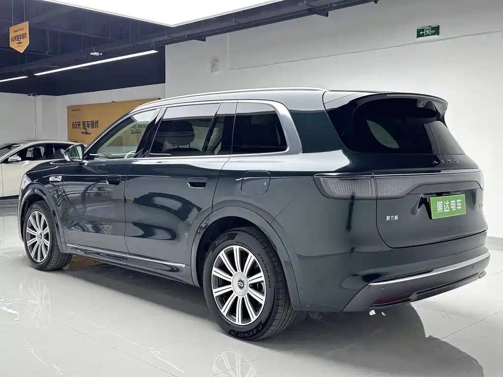 Aito M8 2025 Max+ 53.4kWh 6 мест (192 ）