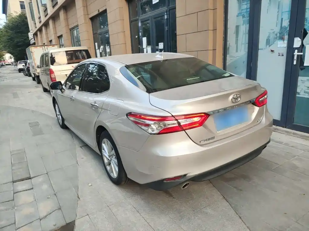 Toyota Camry — миниатюра 5