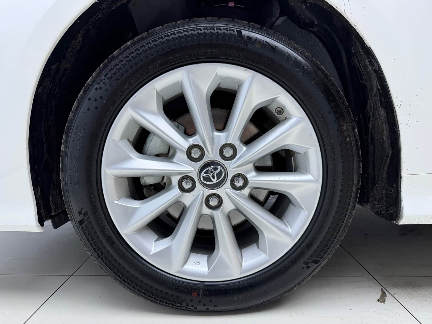 Toyota Corolla 1.2 л 2022 г. Белый, пробег 30000 км