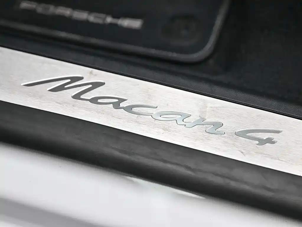 Porsche Macan EV — миниатюра 12