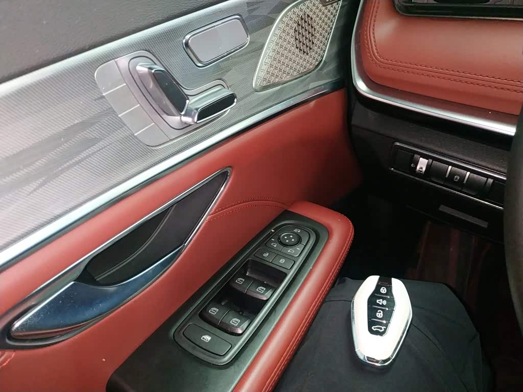Jetour Jetour X70 PLUS 1.5 л 2023 г. Серебристо-серый, пробег 40199 км