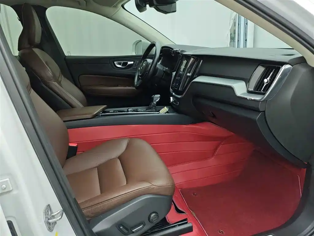 Volvo XC60 2019 T5 V