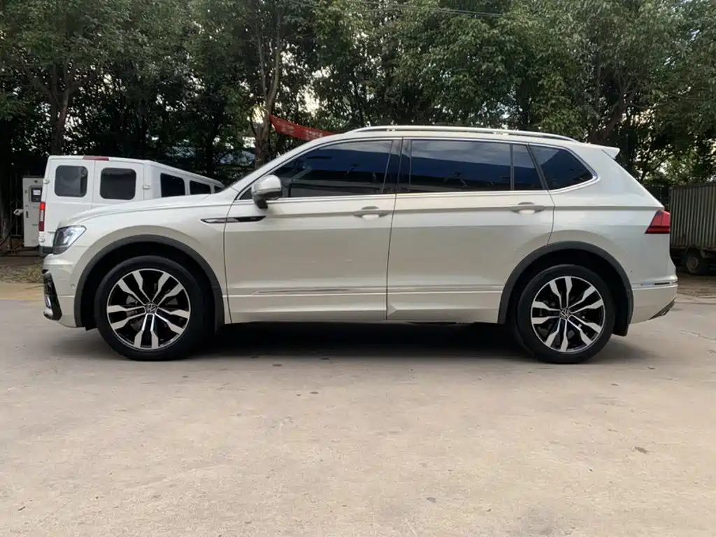 Volkswagen Tiguan L — миниатюра 15