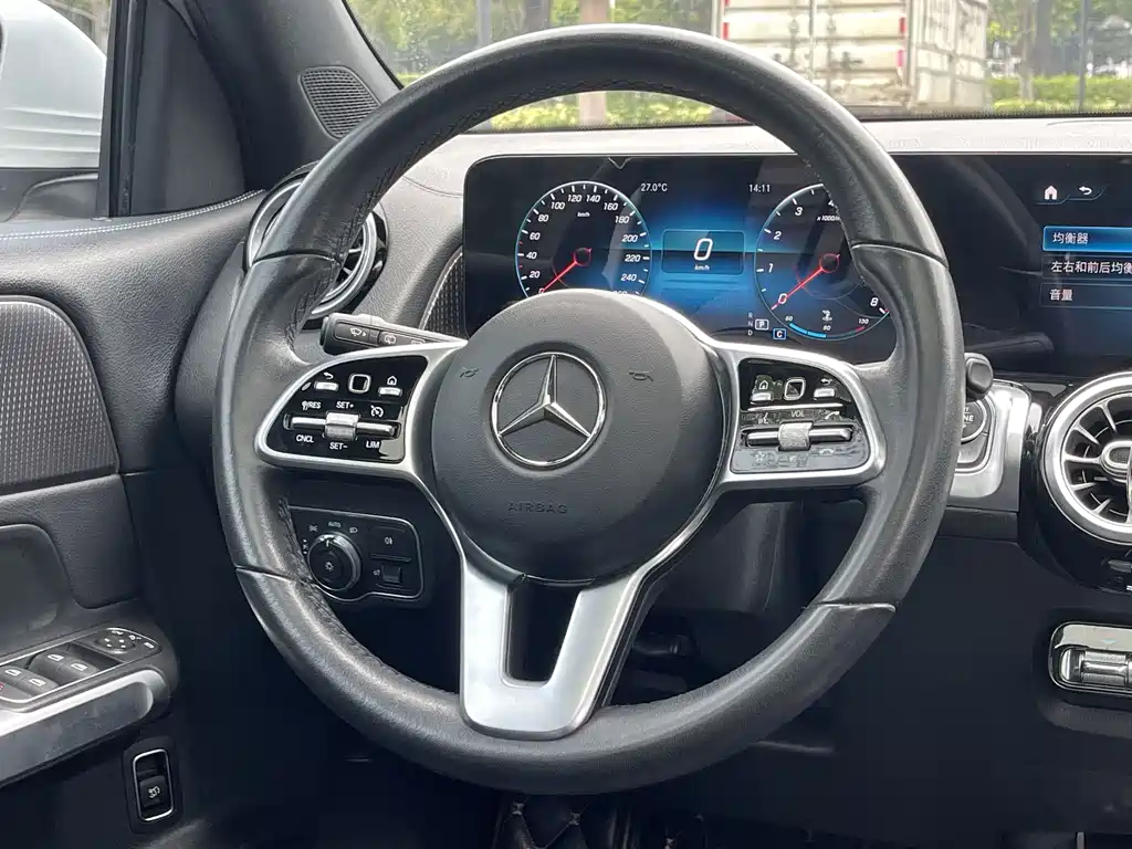 Mercedes-Benz GLB — миниатюра 9