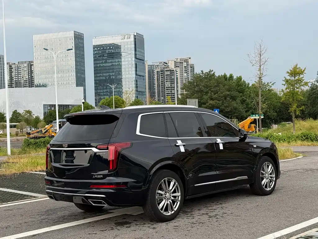 CADILLAC XT6