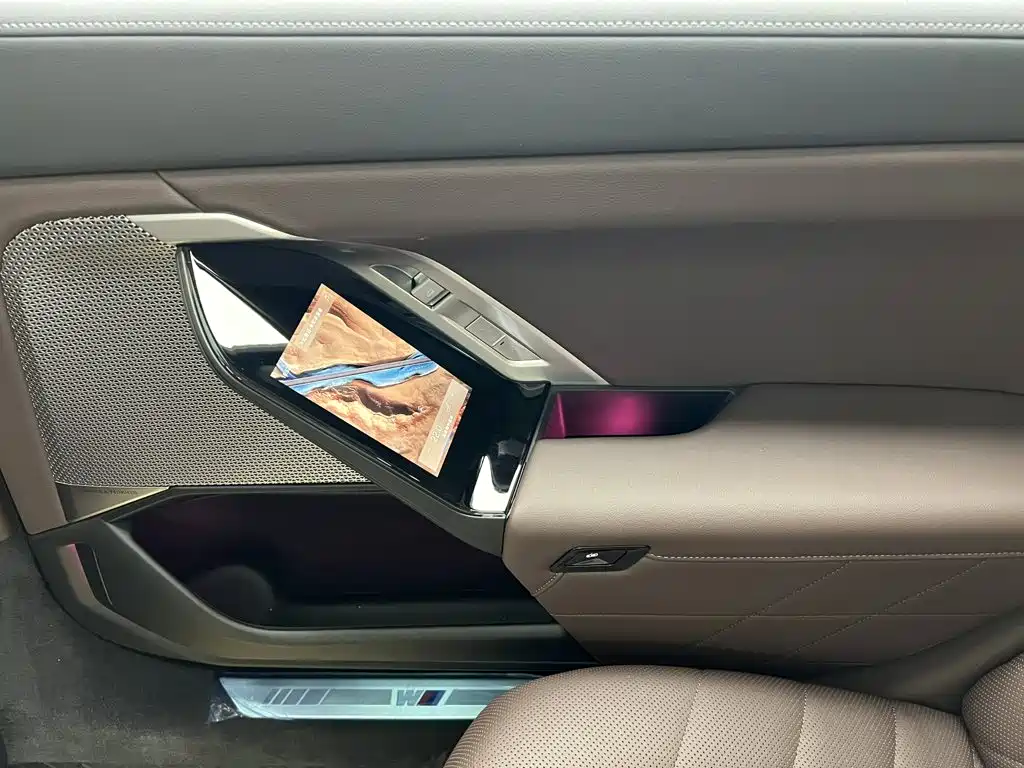 BMW 7 Series — миниатюра 33