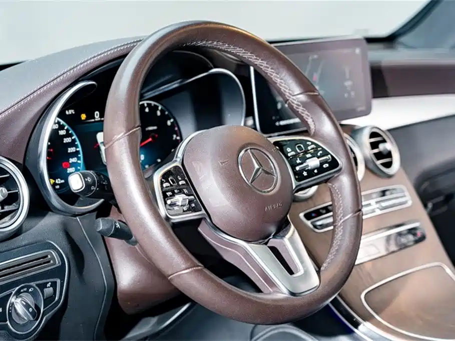 MERCEDES-BENZ GLC