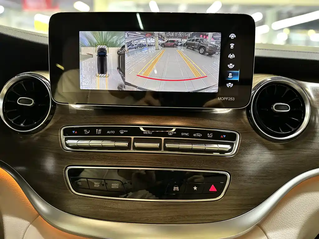 MERCEDES-BENZ V CLASS