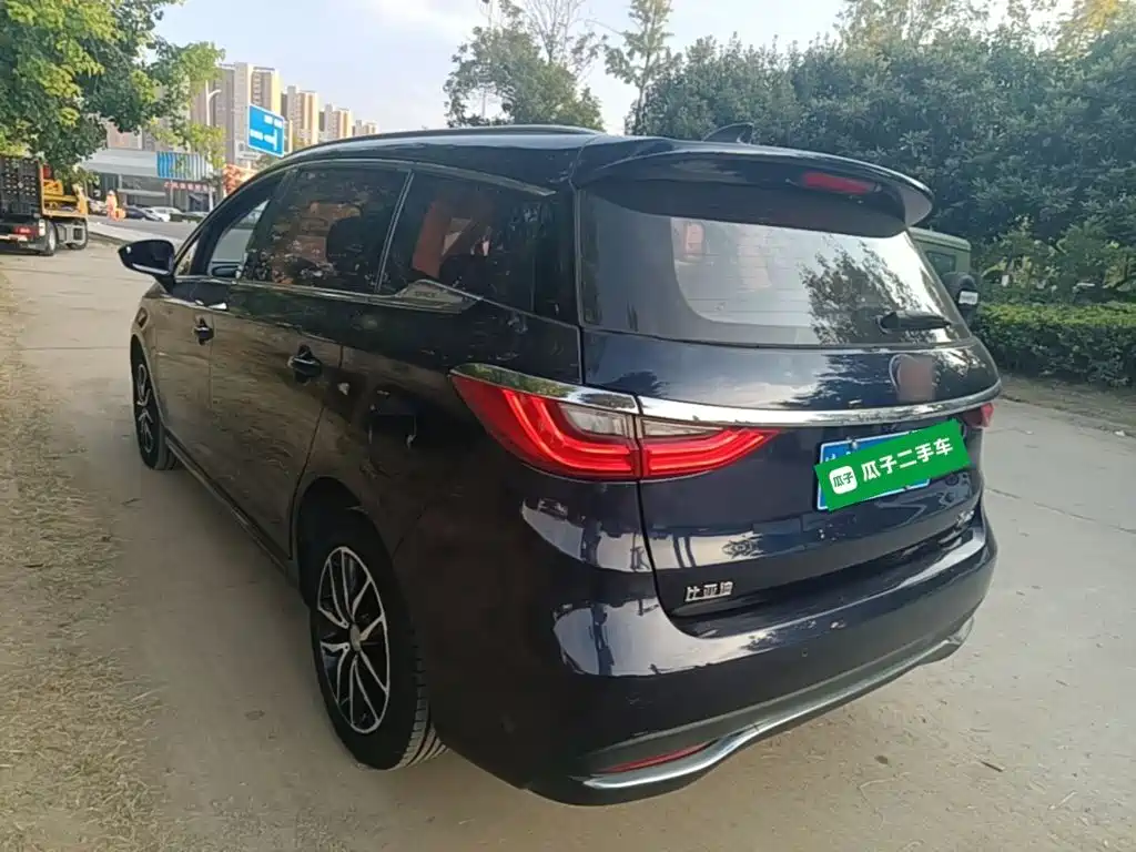 BYD MAX — миниатюра 5