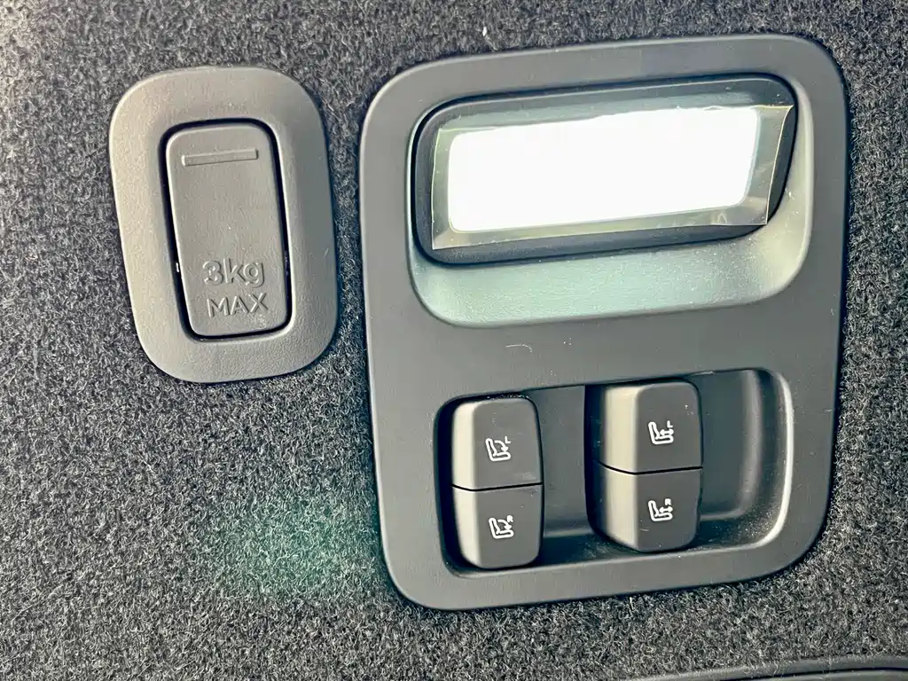 AITO ASK THE WORLD M9