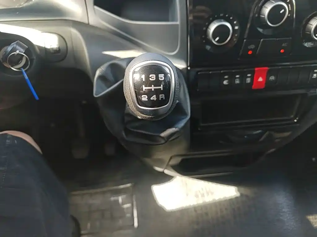 IVECO Ousheng — миниатюра 14