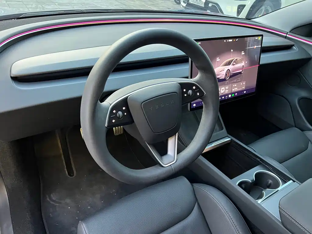 Tesla Model 3 — миниатюра 8