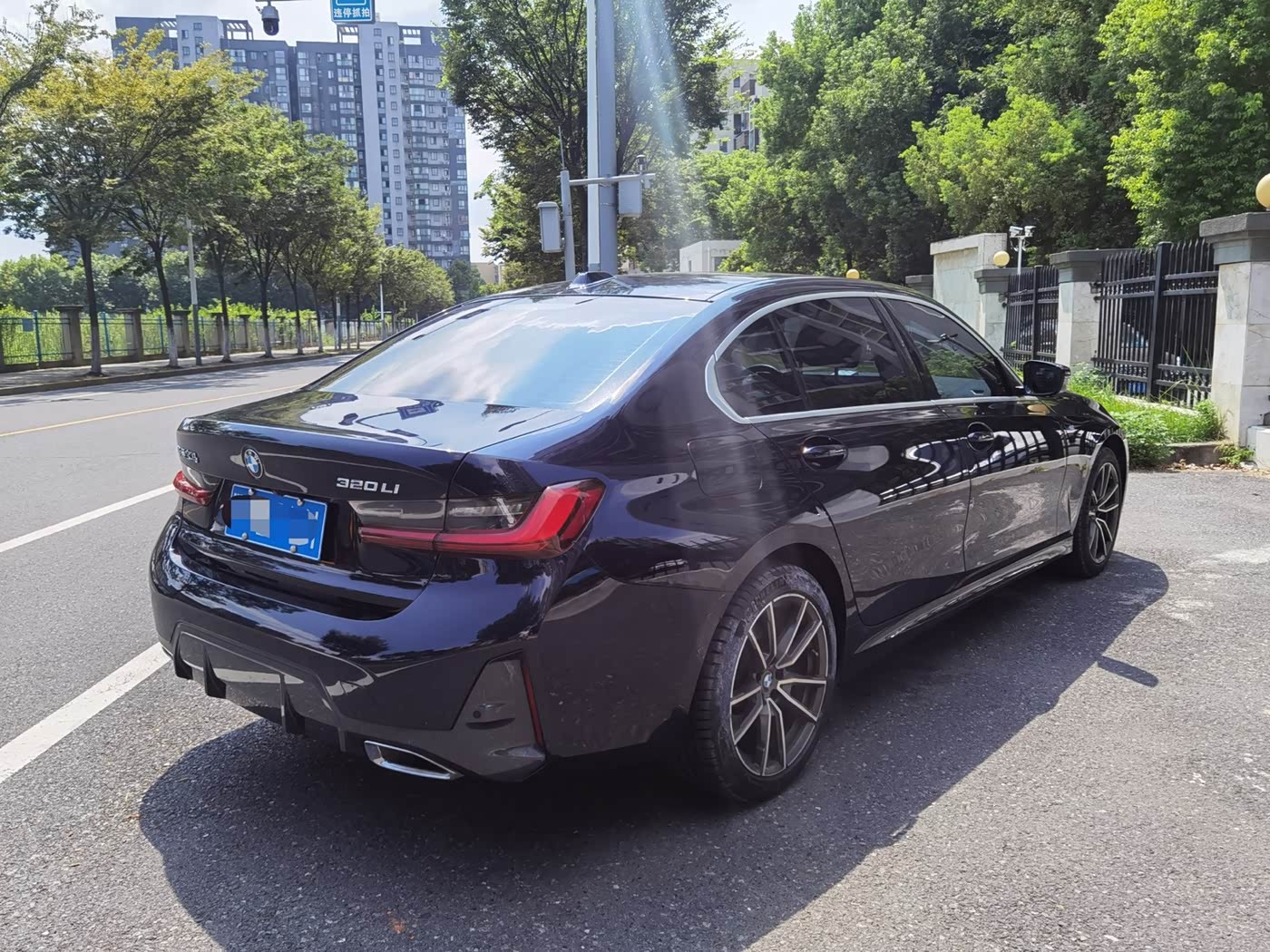 BMW 3 Series 2.0 л 2023 г. Чёрный, пробег 43000 км