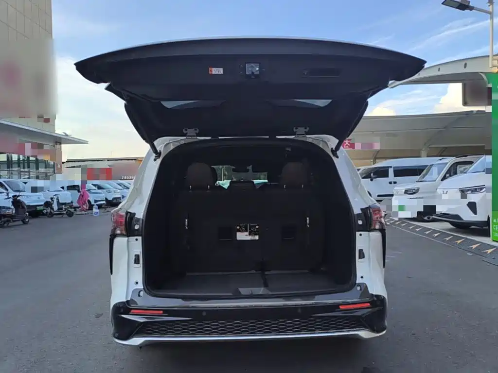 Toyota Granvia — миниатюра 19