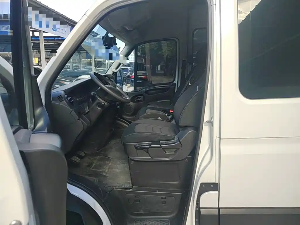 IVECO Ousheng — миниатюра 15