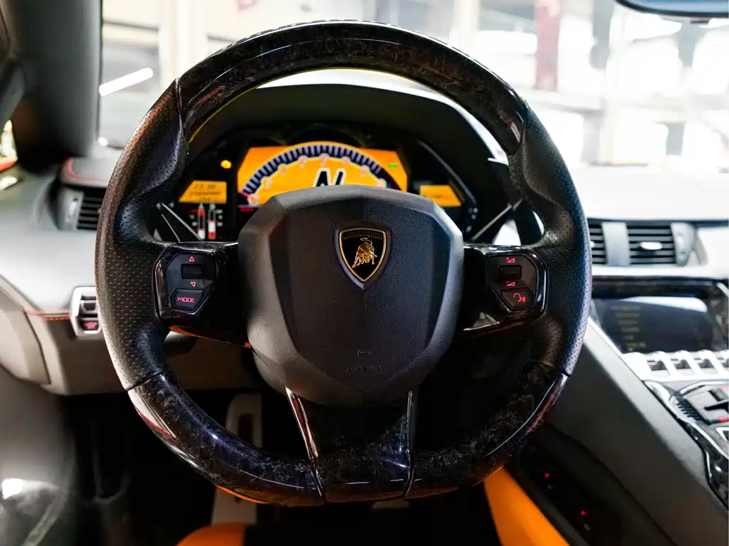 Lamborghini Aventador — миниатюра 11