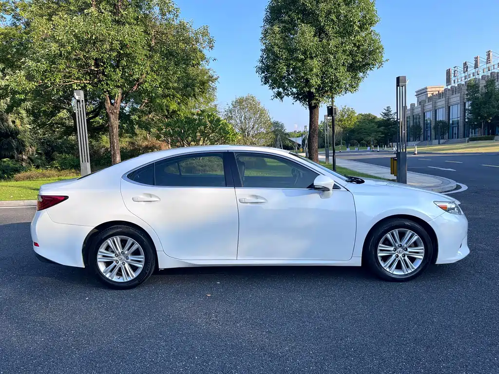 Lexus ES — миниатюра 7