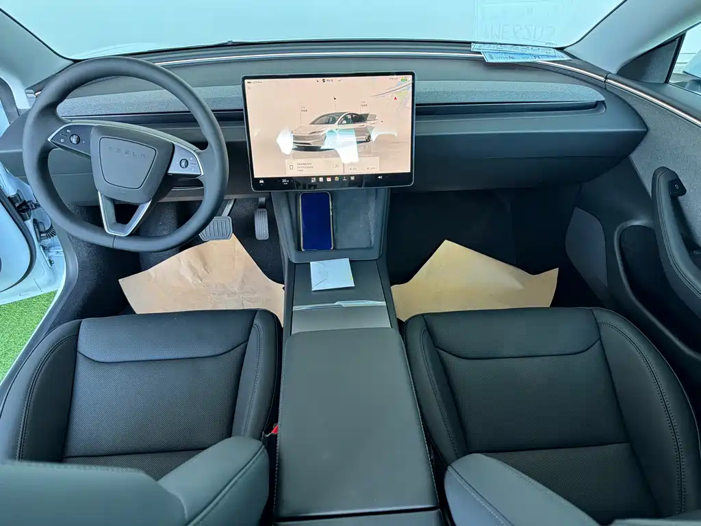 Tesla Model 3 — миниатюра 7