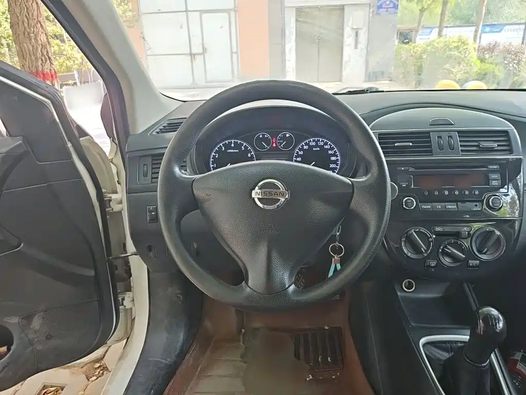 Nissan Tiida — миниатюра 6