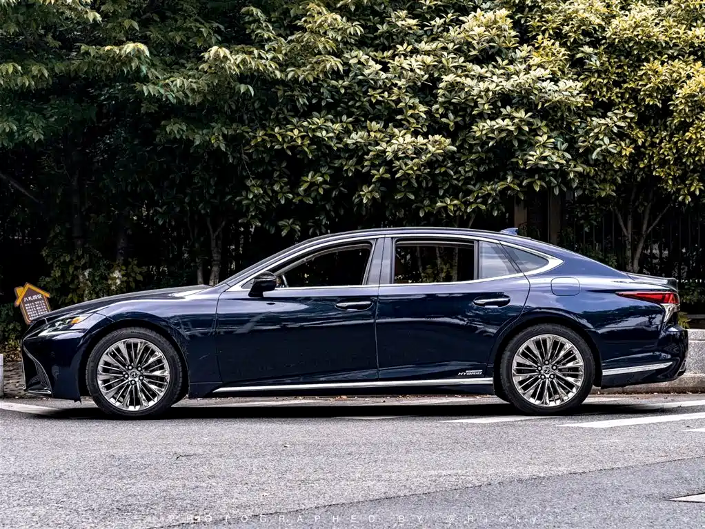 Lexus LS 2018 500h V